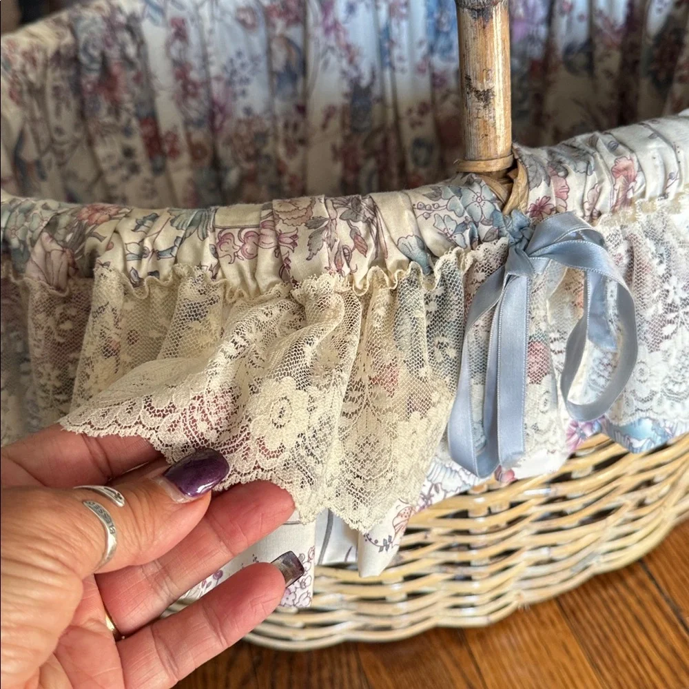 LONGABERGER VINTAGE BASKET WITH BLOSSOMS LINER